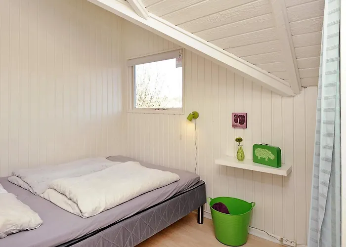 8 Person In Hejls-by Traum